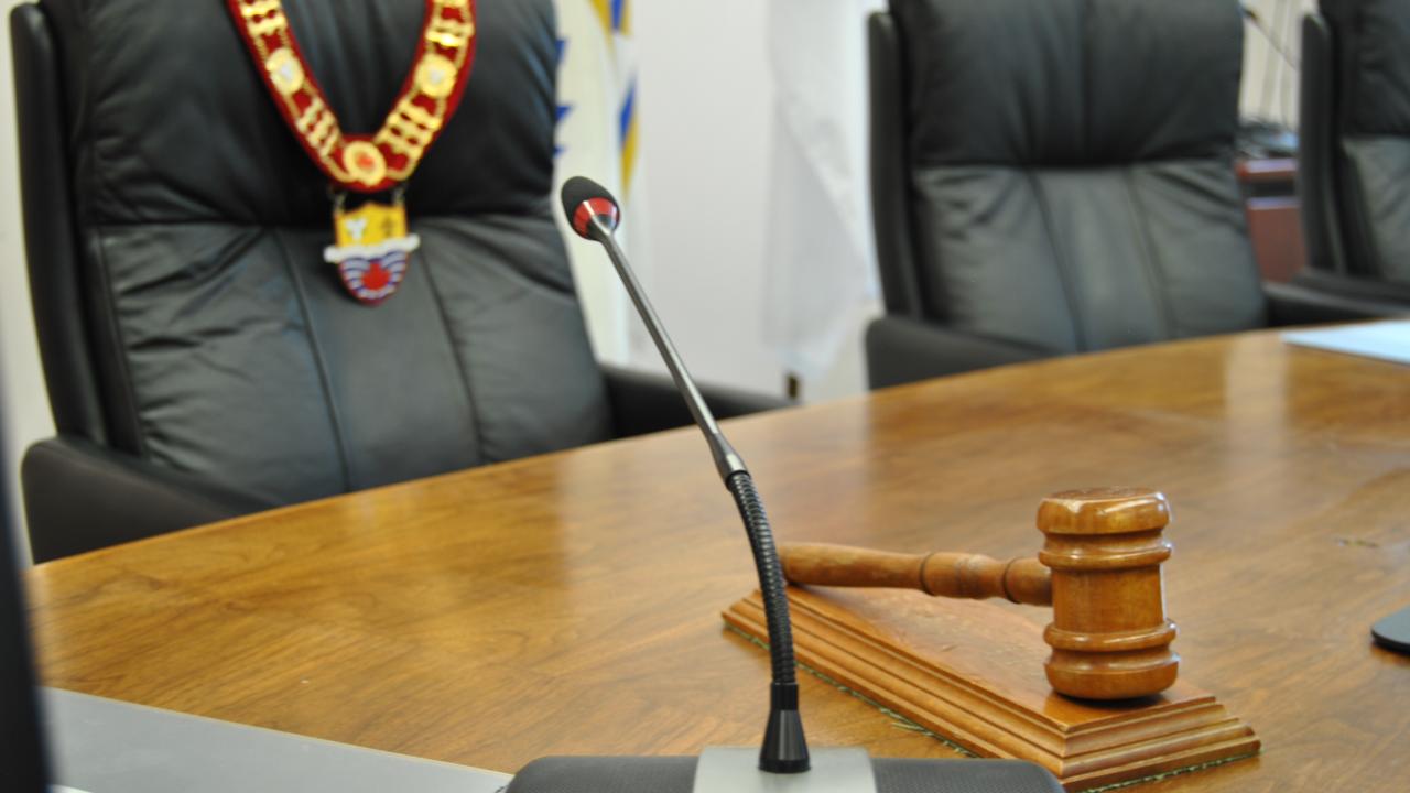 image of the mayor's chair, gavel and chain of office in the council chambers