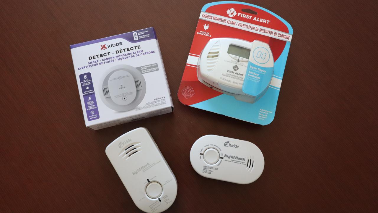 multiple types of carbon monoxide alarms both in packaging and not including a dual smoke alarm and carbon monoxide alarm