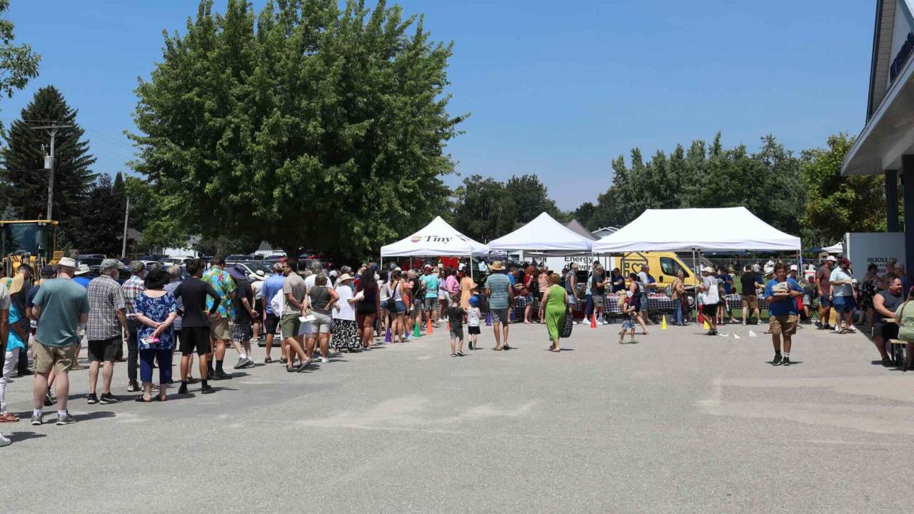 Banner size image of the crowd at the 2025 community bbq at perkinsfield park