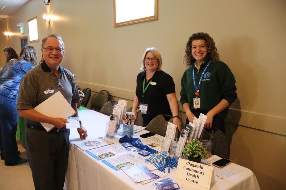 Representatives from the Chigamik Community Health Centre engaging with Senior Symposium participants