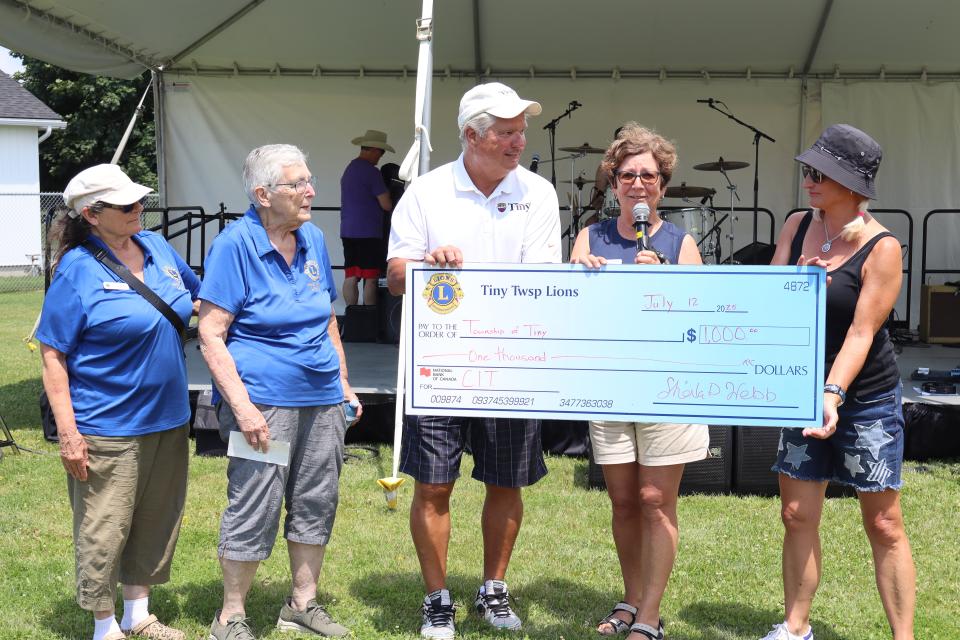 Mayor David Evans with representatives from the Tiny Township Lion's Club who presented the township with a $1,000 cheque supporting the Counsellors in Training program