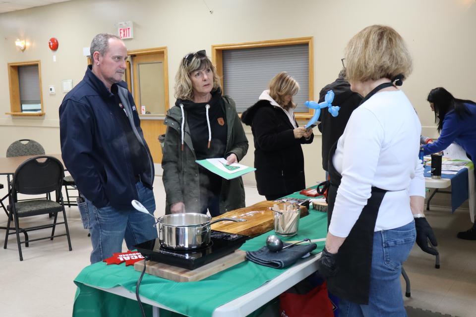Deputy Mayor Miskimins visiting the Windlee Maple Farms booth