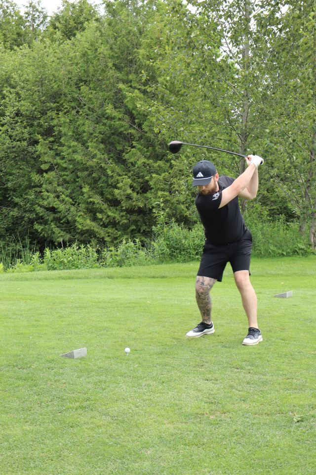 A man lining up their golf swing