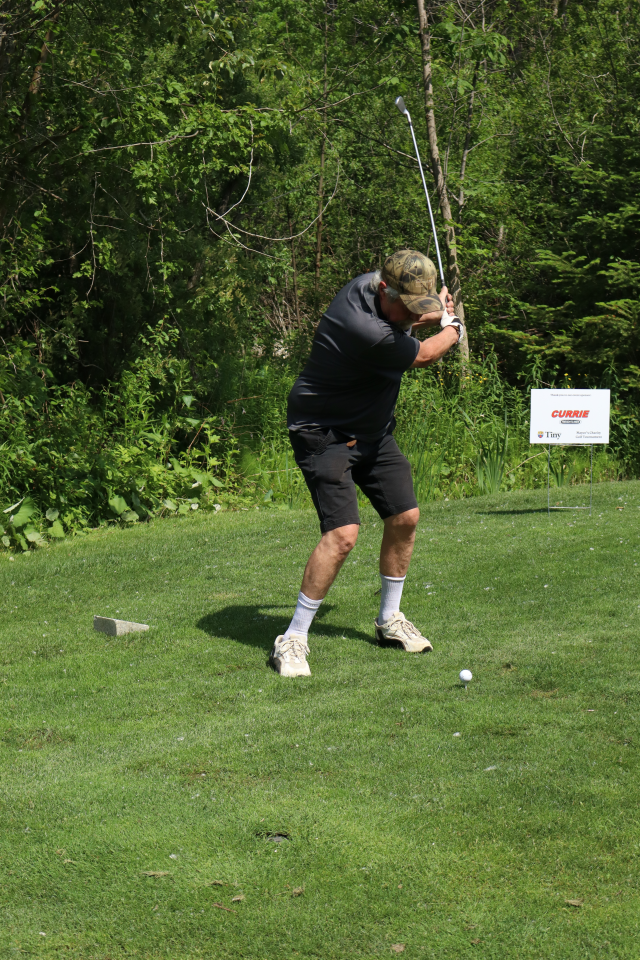 A man lining up their golf swing