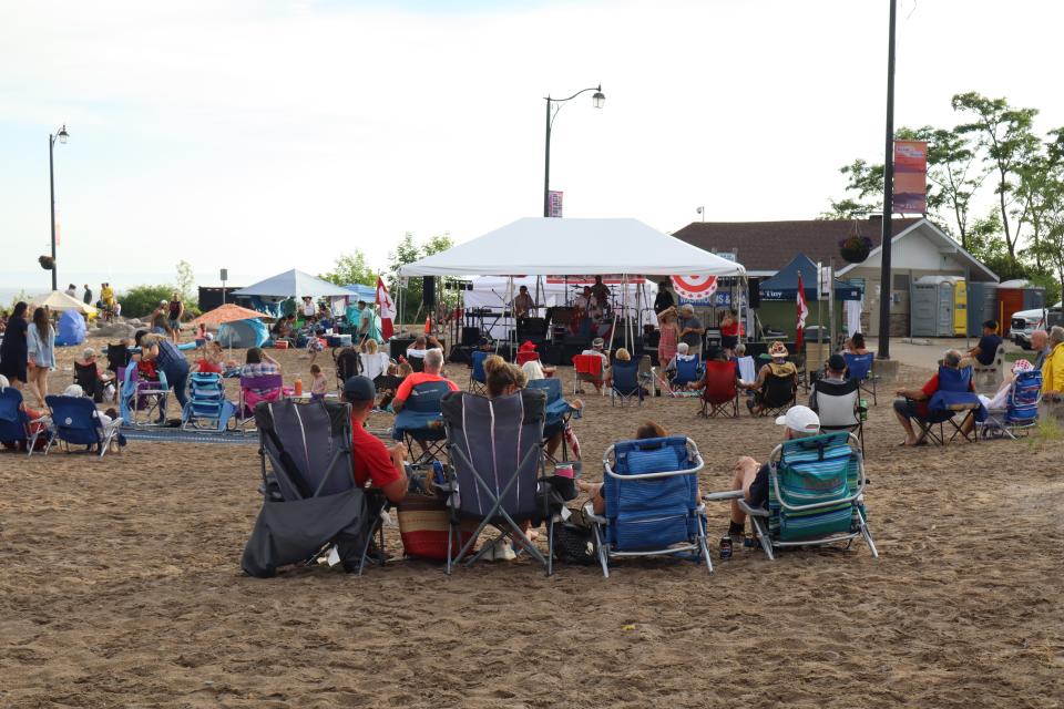 View from behind a crowd reforming after the rain to watch the live entertainment at Balm Beach.