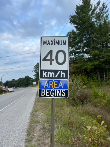 image of a speed street sign that indicates a 40 km/hr area begins