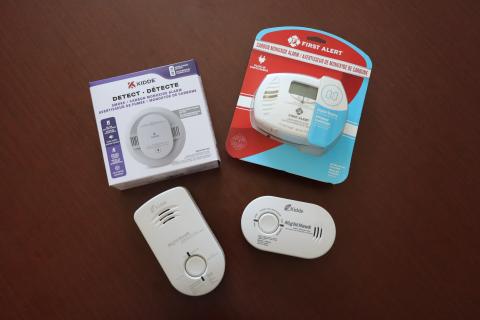 multiple types of carbon monoxide alarms both in packaging and not including a dual smoke alarm and carbon monoxide alarm
